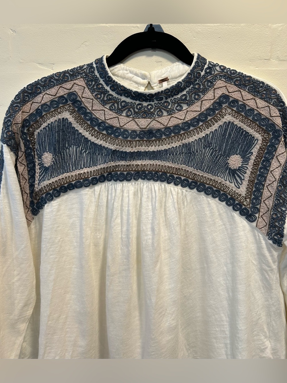 Free People Snow Bunny Ivory Blue Embroidered Top Sz S Boho Festival Indie Folk - Picture 3 of 7